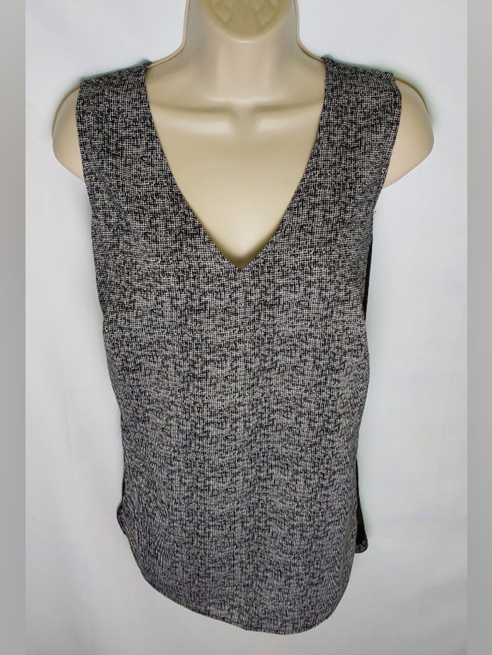 Premise Black & White V-Neck Sleeveless Tank